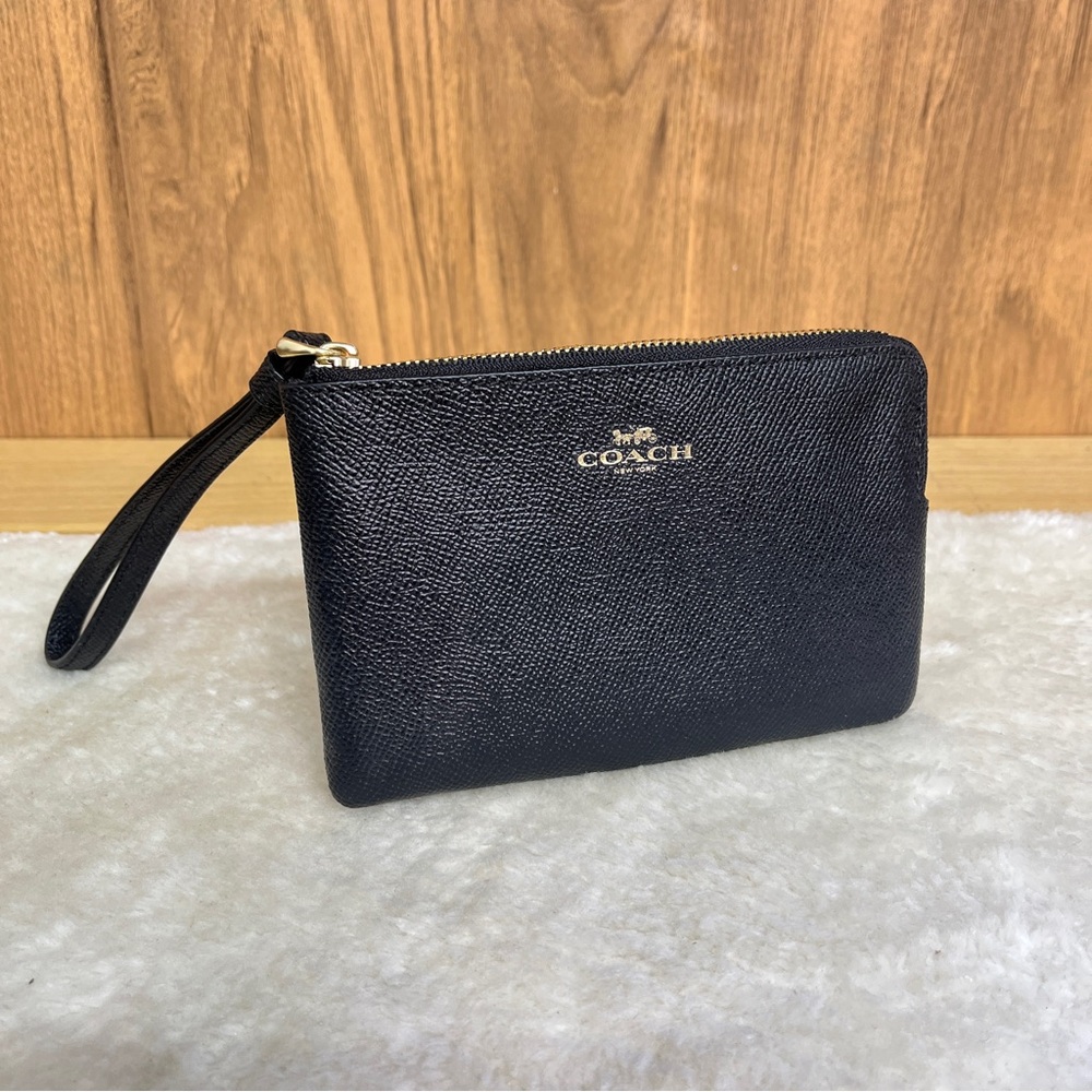 Coach Black Leather Corner Zip Wristlet